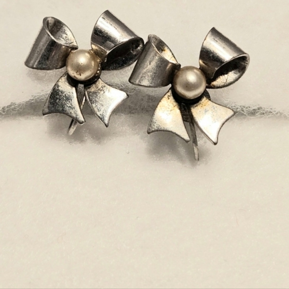 Vintage Silver-Tone Bow Earrings with Pearl Accent
